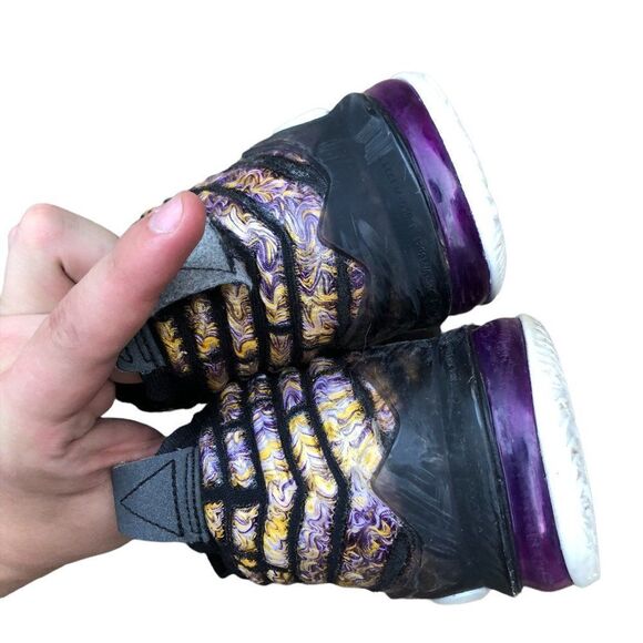 RARE 2019 Nike Lebron 17 Lakers Size 8.5 - Picture 12 of 15